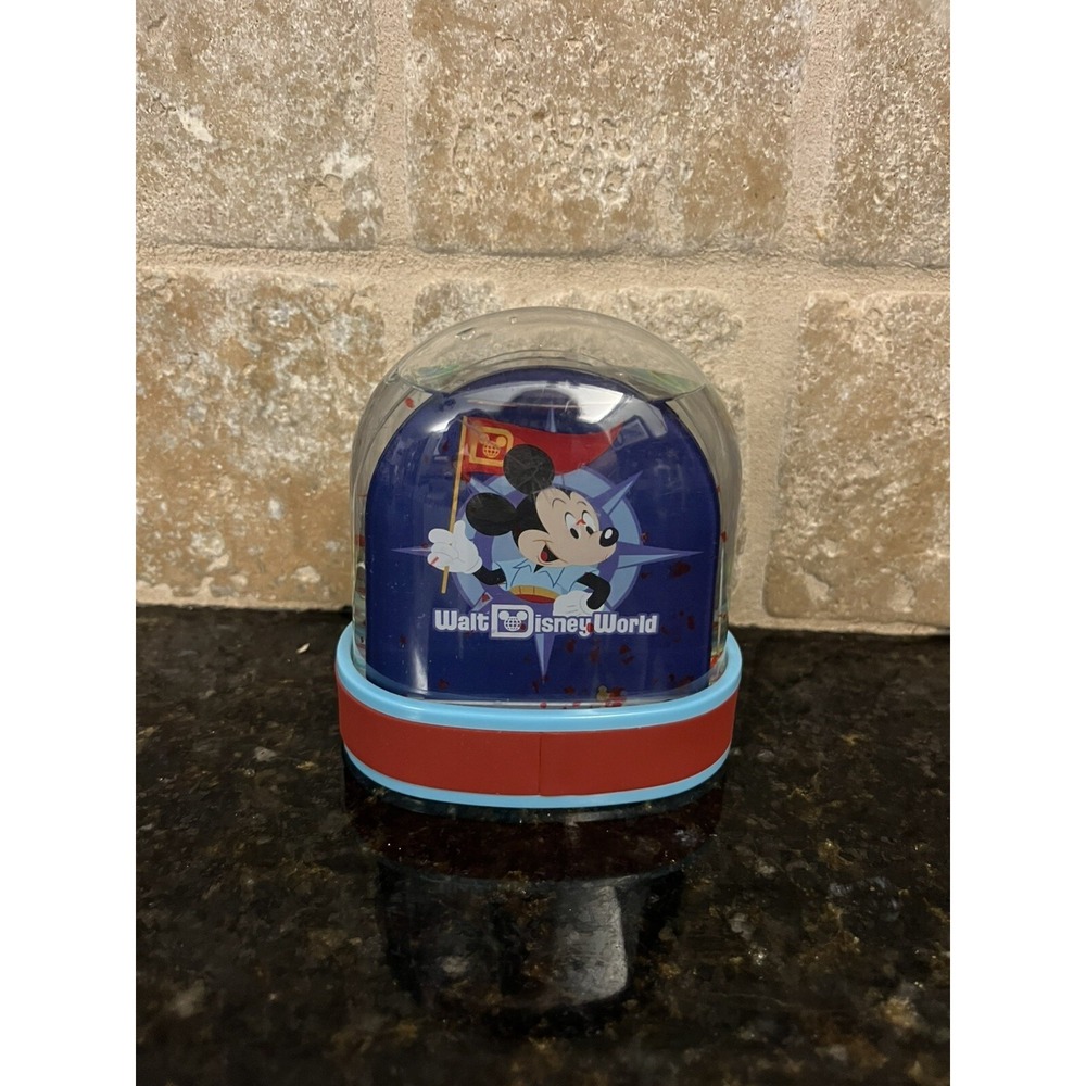 Walt Disney World 2020 SnowGlobe Mickey Mouse & Friends Parks Goofy NEW - Picture 2 of 5